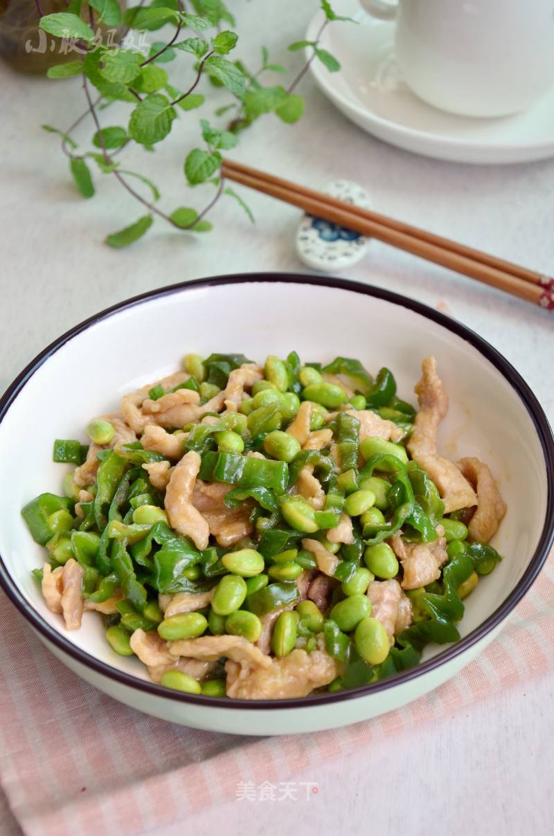 Stir-fried Shredded Pork with Edamame and Green Pepper recipe