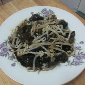 Fungus Mixed with Bean Sprouts recipe