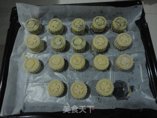 Peanut and Egg Yolk Mooncake with Bean Paste and Egg Yolk recipe