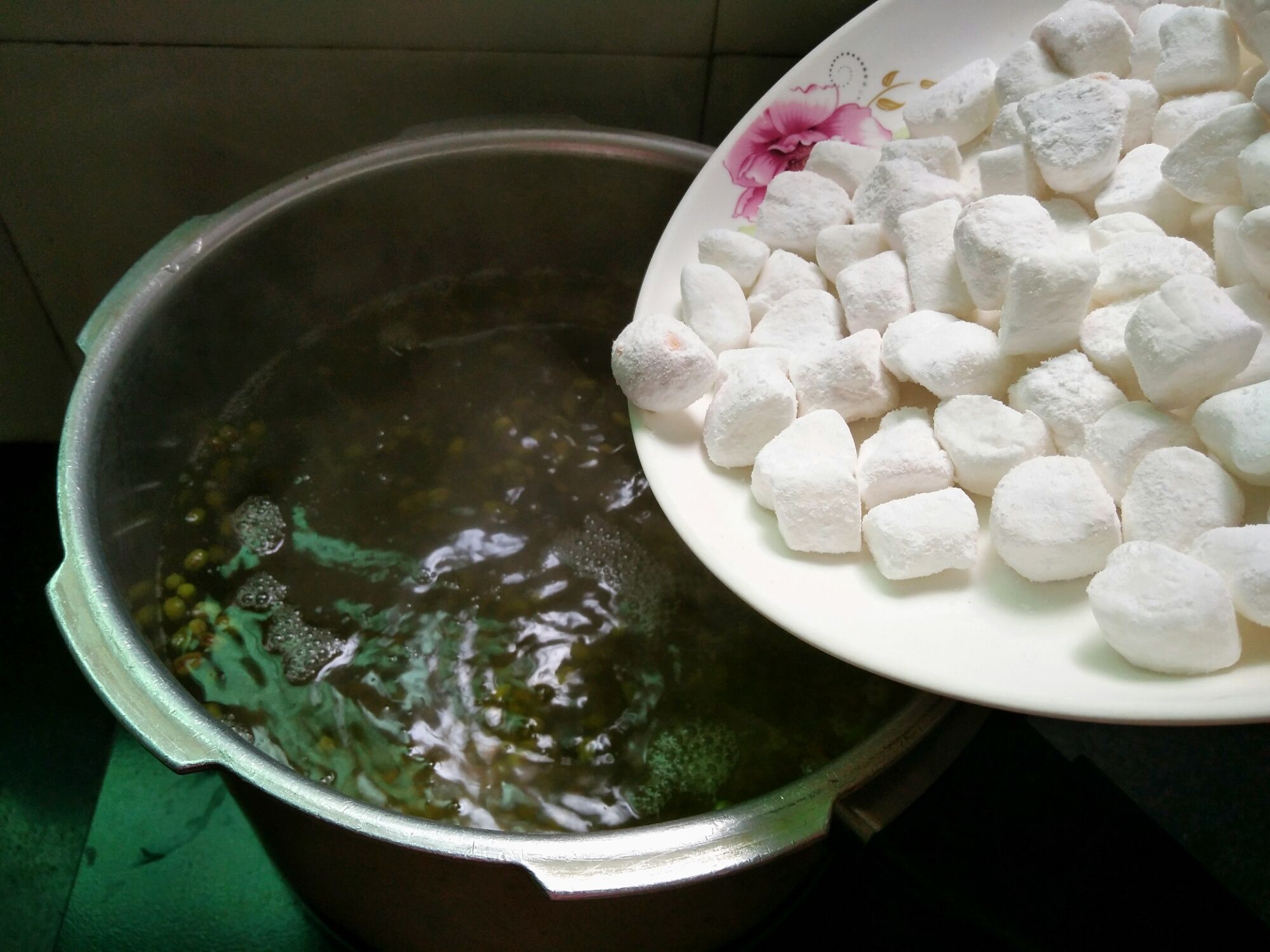 Mung Bean Congee with Taro Balls recipe