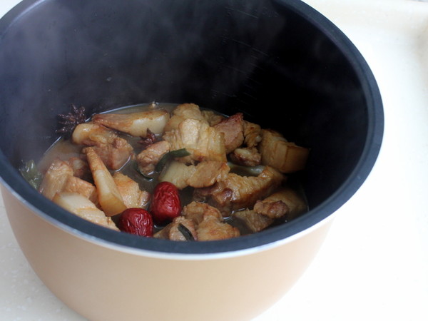 Stewed Pork Belly with Tofu and Fruit recipe