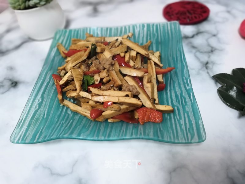 Stir-fried Bean Curd with Red Pepper recipe