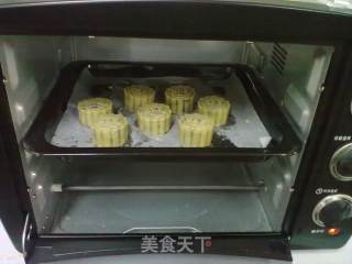 24 Pictures Process Xiangjie ~ ~ Mid-autumn Festival Preheating-[cantonese-style Egg Yolk Bean Paste Moon Cakes] recipe