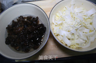 Cordyceps, Cabbage, Fungus, Meatballs, Vermicelli Soup recipe