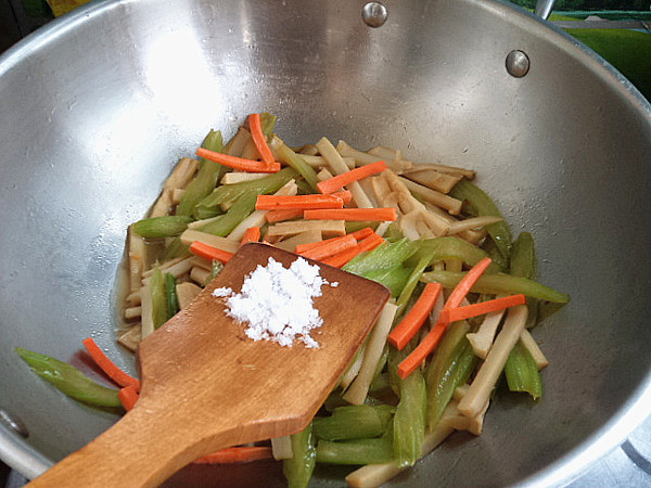 Stir-fried Celery with Bamboo Shoots recipe