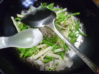 Stir-fried Green Peppers with Lamb Tail Bamboo Shoots recipe