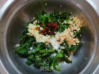 Chopped Peanuts Mixed with Celery Leaves recipe