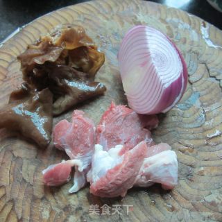 Fried Pork with Fungus and Onion recipe