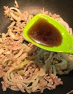 Green Pepper Shredded Pork Noodles recipe