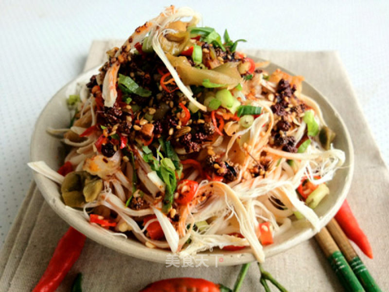 Sichuan-style Cold Noodles with Mustard Chicken