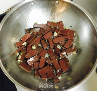 Stir-fried Chives with Blood Tofu recipe