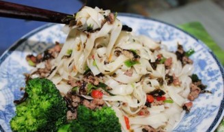 Noodles with Minced Pork and Olives