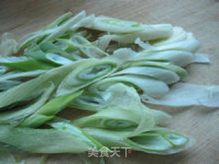 Original Flavor-stir-fried Elbow with Green Onion recipe