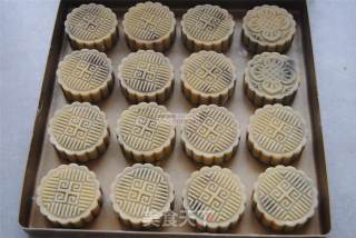 Cantonese-style Egg Yolk and Lotus Paste Mooncakes recipe