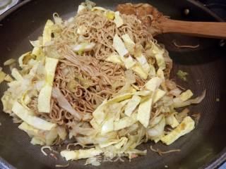 Fried Noodles with Egg Skin recipe