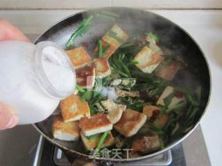 Stir-fried Stinky Tofu with Leeks recipe