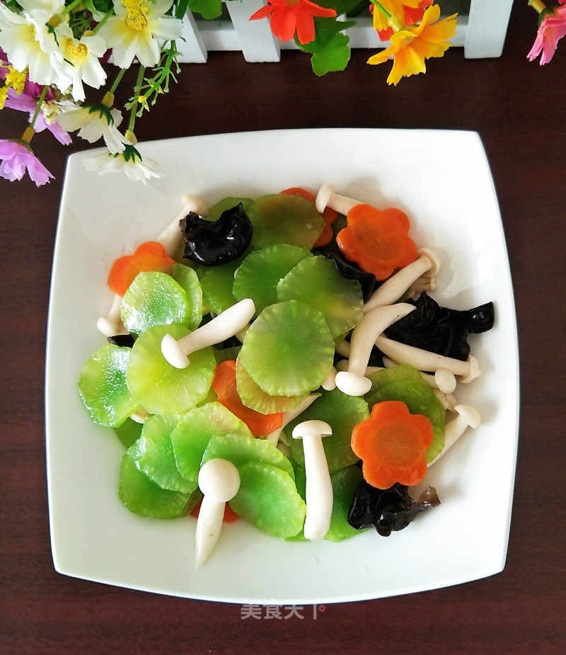 Stir-fried White Jade Mushroom with Lettuce recipe