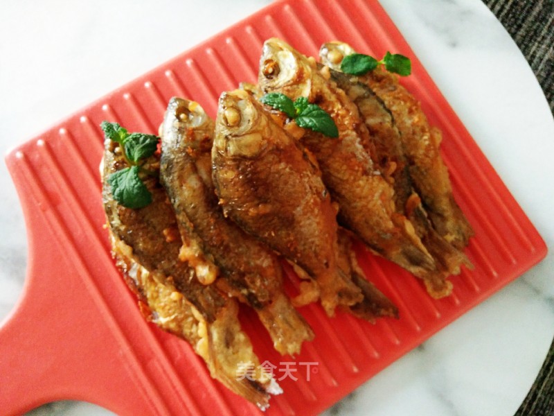 Pan-fried Small Crucian Carp recipe