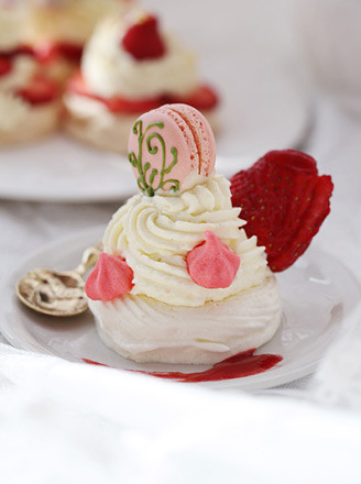 Strawberry Cream Meringue recipe