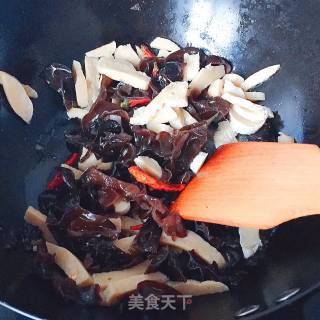 Stir-fried Celery Fungus recipe