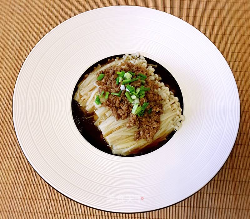 Enoki Mushroom with Meat Sauce recipe