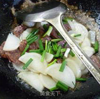 Stir-fried Radish with Spicy Sausage recipe