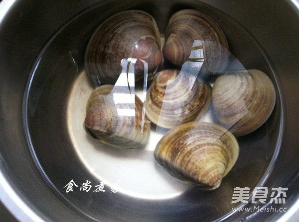 Braised Loofah with Clams recipe