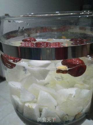 Red Dates, Tremella and Snow Pear Soup recipe
