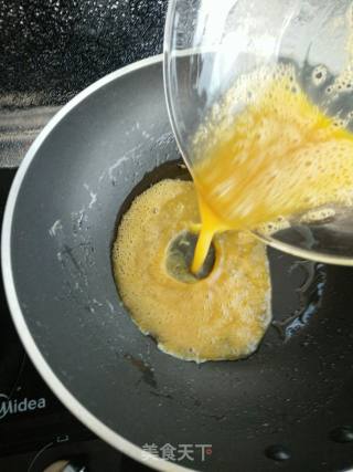 Scrambled Eggs with Purple Cabbage recipe