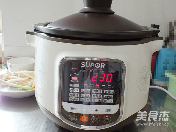 Supor. Seafood, Mushroom and Chicken Soup recipe