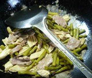 Stir-fried Yuba with Lean Meat and Sour Beans recipe