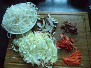 Stir-fried Hor Fun with Shredded Pork with Cabbage and Mushroom recipe