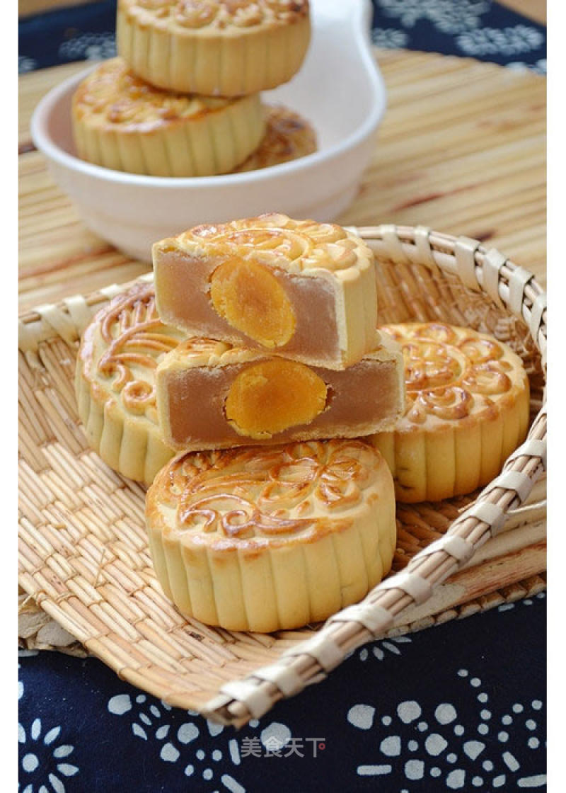 Mooncake with Lotus Seed Paste and Egg Yolk recipe