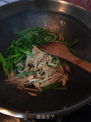Pleurotus Eryngii with Oyster Sauce and Chives recipe