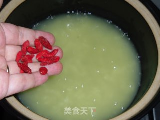 Clearing Away Heat and Relieving Fire-wolfberry Chrysanthemum Porridge recipe