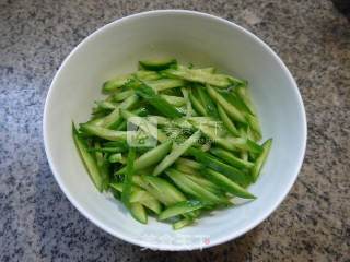 Jellyfish Mixed with Small Cucumber recipe