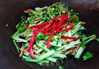 Stir-fried Shredded Pork with Celery and Red Pepper recipe