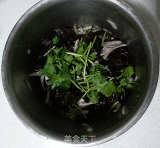 Onion Fungus Mixed with Coriander recipe