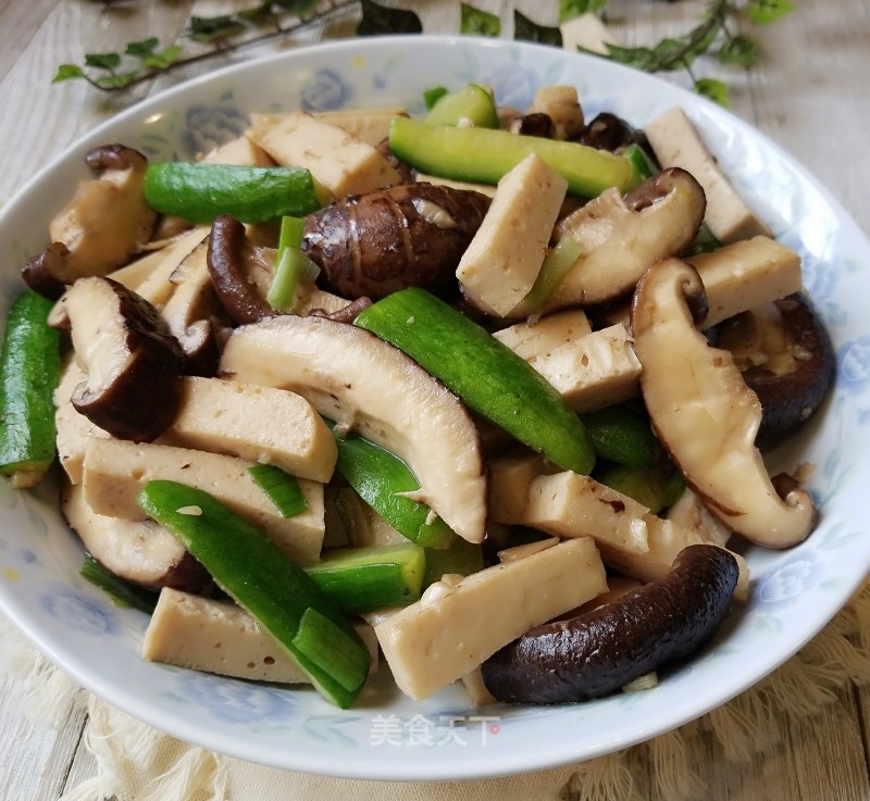 Stir-fried Baiye Tofu with Mushrooms and Cucumbers
