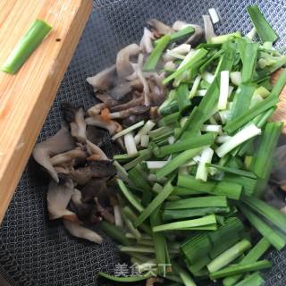 Stir-fried Sea Rice with Leek and Oyster Mushroom recipe
