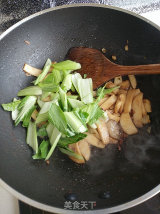 Stir-fried Rapeseed with Pleurotus Eryngii recipe