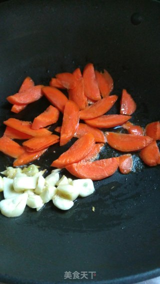 Stir-fried Carrots with Braised Pork recipe