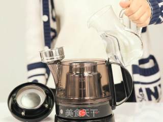 A Cup of Tea Extracted from The Machine-extracted Pot Will Give You A Black and Beautiful Hair recipe