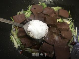 Stir-fried Garlic with Duck Blood recipe