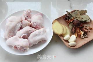 Beautiful Meet-braised Pig's Trotters recipe