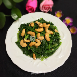 Spinach Mixed with Cashew Nuts recipe