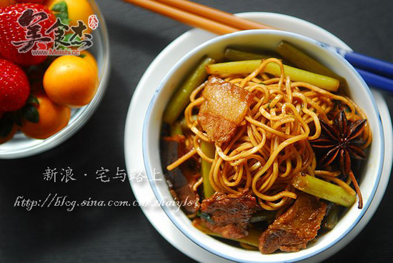 Braised Noodles with Garlic Moss recipe