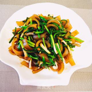 Stir-fried Pork Skin with Green Garlic recipe