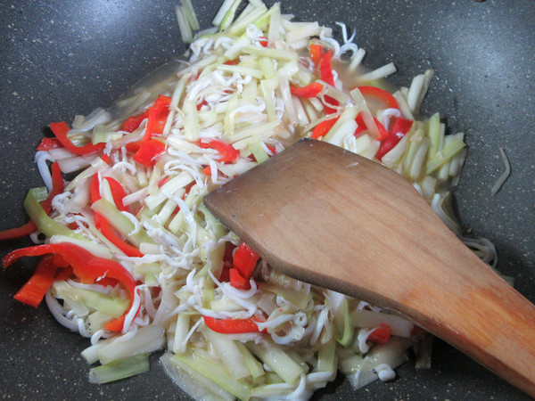 Stir-fried Leek Sprouts with Whitebait and Red Pepper recipe