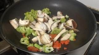 Two Mushrooms with Squid in Chicago Sauce recipe